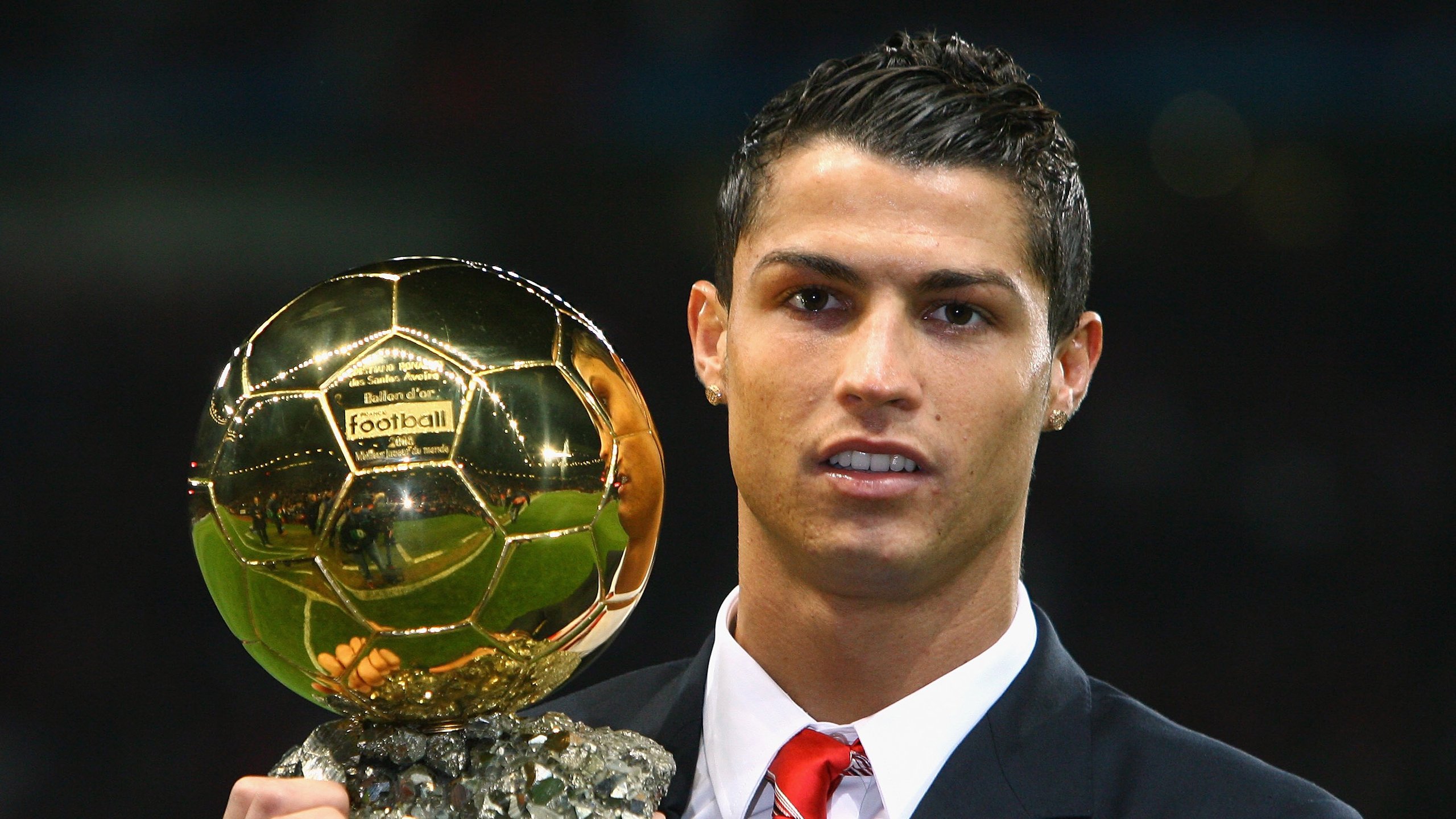 欧洲足球激烈争夺，豪门战火不断！，欧洲足球集锦